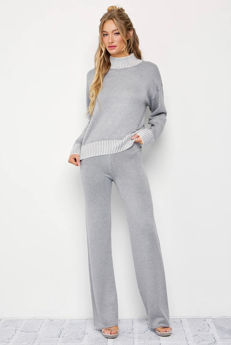 Women's loungewear, Cozy knitwear, Heather gray set, Relaxed fit clothing, Casual comfort, Chic lounge outfit, Soft knit fabric set, Stylish knit ensemble, Comfortable homewear, Matching top and bottom, Versatile knit set, Easy wear fashion, Casual chic, Relaxed knitwear, Elegant lounge set, Easy Clothes US, Women’s Lounge Set, Matching Top and Bottoms, Cozy Outfit Set, Cold Weather Comfy Set,