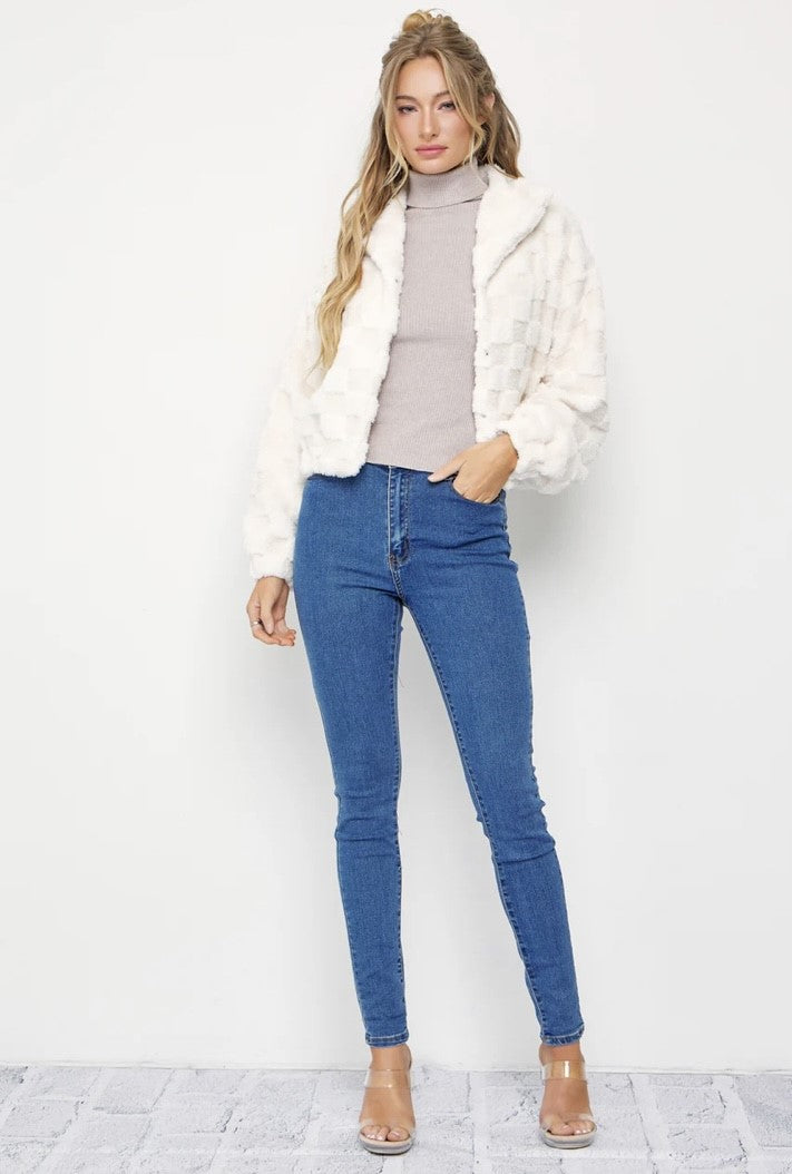 
White faux fur bomber jacket, Women's faux fur jacket, Chic white bomber jacket, Stylish faux fur coat, Women's winter jacket, Fashionable bomber jacket, White faux fur jacket, Elegant faux fur coat, Women's outerwear, Luxury faux fur jacket, Trending Women’s Bomber Jacket, Easy Clothes US
