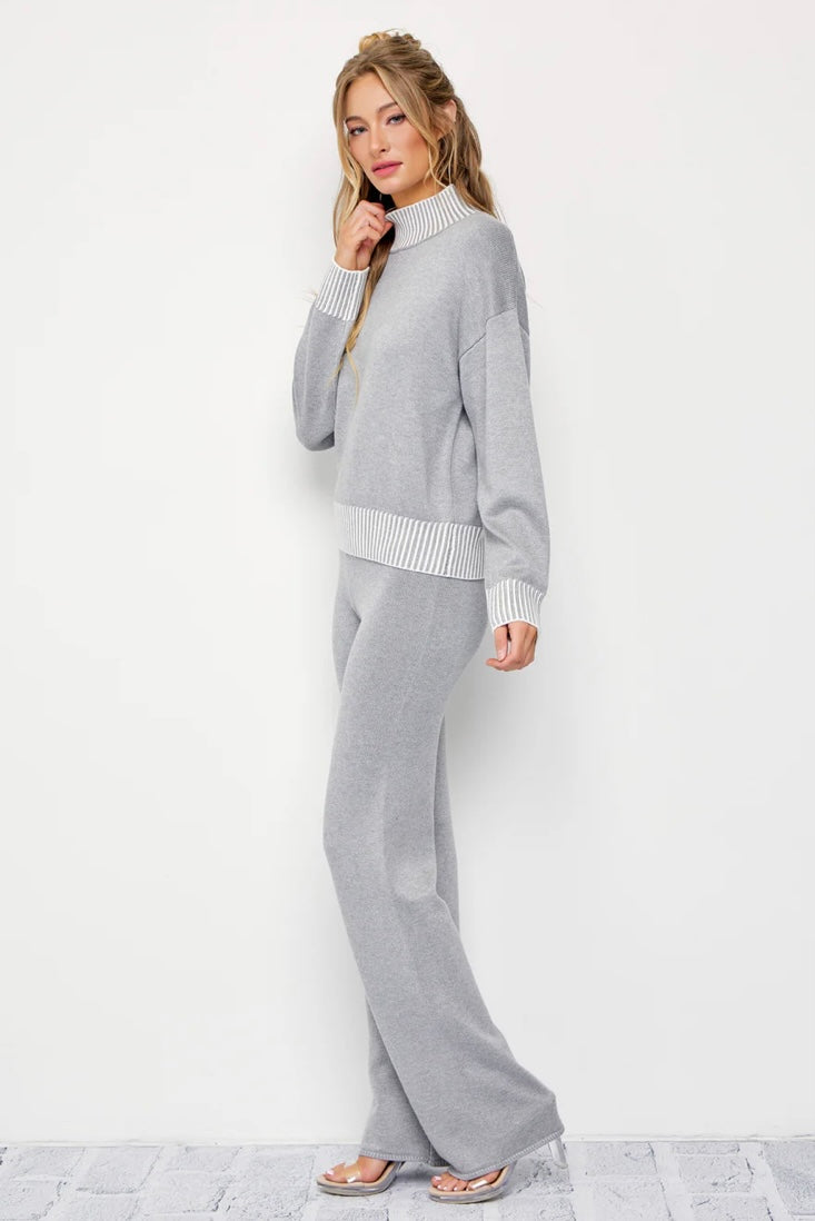 Women's loungewear, Cozy knitwear, Heather gray set, Relaxed fit clothing, Casual comfort, Chic lounge outfit, Soft knit fabric set, Stylish knit ensemble, Comfortable homewear, Matching top and bottom, Versatile knit set, Easy wear fashion, Casual chic, Relaxed knitwear, Elegant lounge set, Easy Clothes US, Women’s Lounge Set, Matching Top and Bottoms, Cozy Outfit Set, Cold Weather Comfy Set,