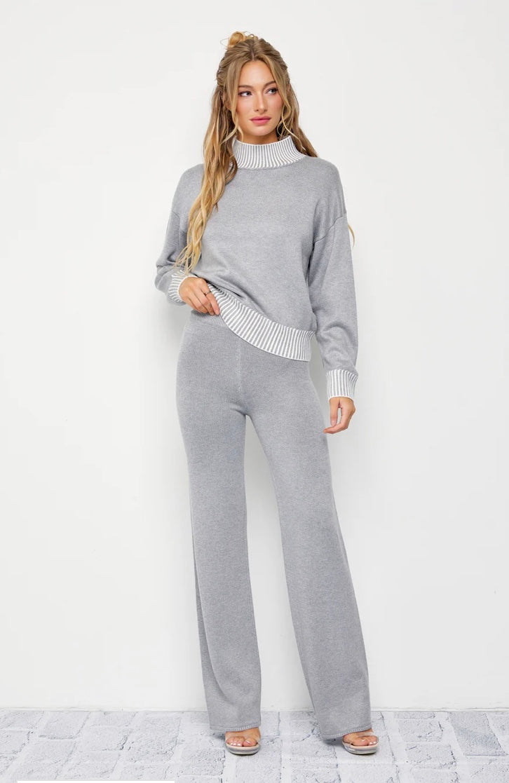 Women's loungewear, Cozy knitwear, Heather gray set, Relaxed fit clothing, Casual comfort, Chic lounge outfit, Soft knit fabric set, Stylish knit ensemble, Comfortable homewear, Matching top and bottom, Versatile knit set, Easy wear fashion, Casual chic, Relaxed knitwear, Elegant lounge set, Easy Clothes US, Women’s Lounge Set, Matching Top and Bottoms, Cozy Outfit Set, Cold Weather Comfy Set,