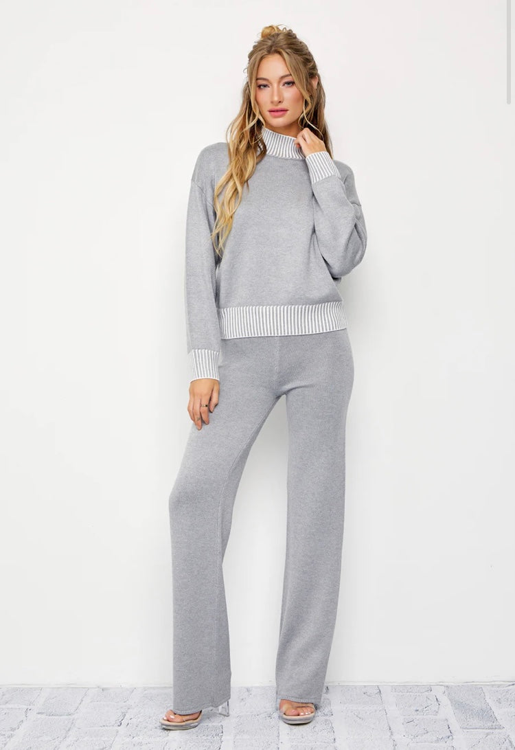 Women's loungewear, Cozy knitwear, Heather gray set, Relaxed fit clothing, Casual comfort, Chic lounge outfit, Soft knit fabric set, Stylish knit ensemble, Comfortable homewear, Matching top and bottom, Versatile knit set, Easy wear fashion, Casual chic, Relaxed knitwear, Elegant lounge set, Easy Clothes US, Women’s Lounge Set, Matching Top and Bottoms, Cozy Outfit Set, Cold Weather Comfy Set,